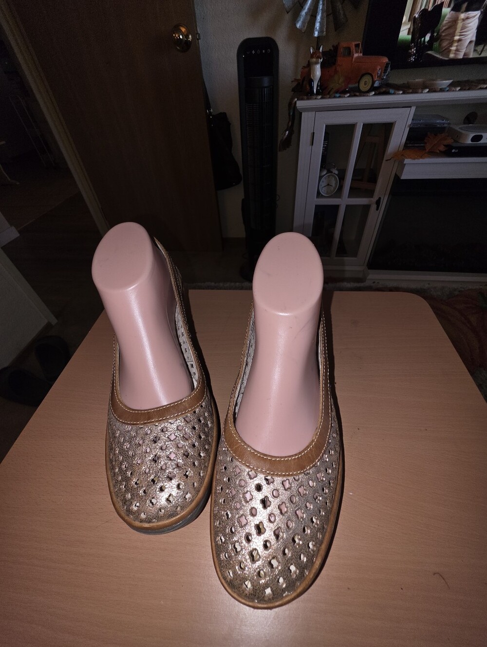 NWOB FLY LONDON Golden Perforated Wedge Slipons 9-9.5/40